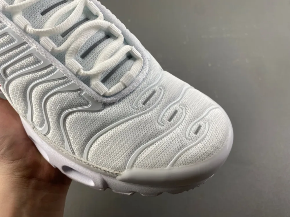 Nike Supreme x Air Max Plus TN “White” — photo 8 of 17