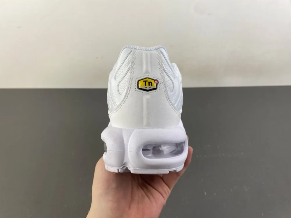 Nike Supreme x Air Max Plus TN “White” — photo 11 of 17
