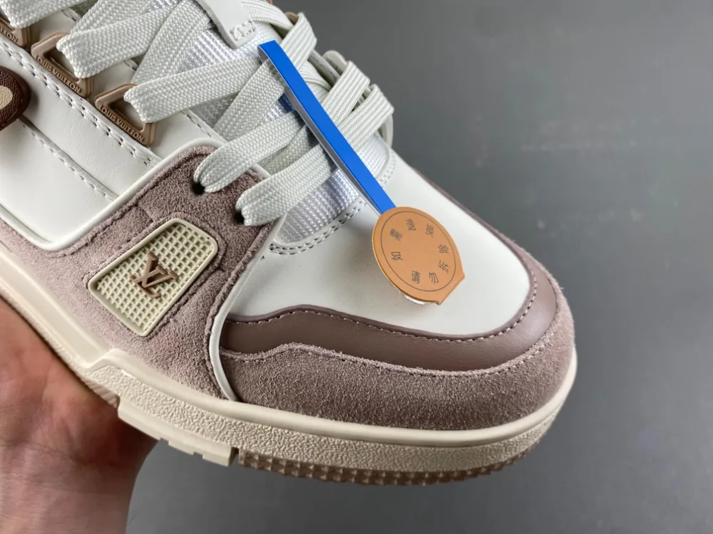 Louis Vuitton Trainer “Milk Tea White” — photo 10 of 17