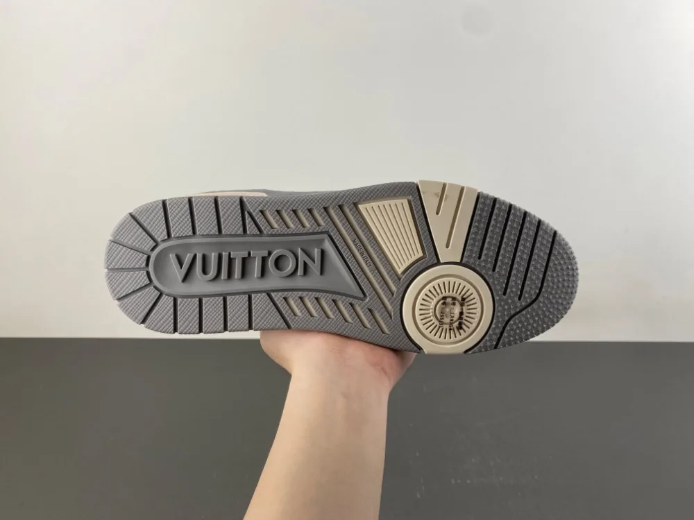 Louis Vuitton Trainer “White Grey” — photo 10 of 17