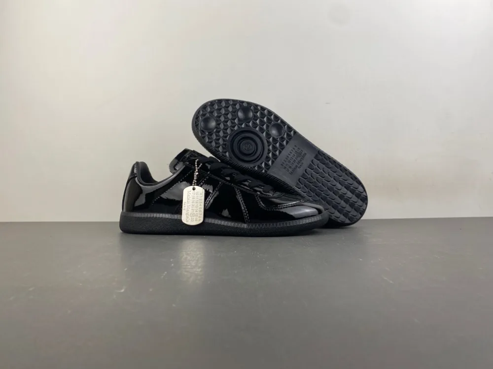 Maison Margiela Replica “Full Black” — photo 2 of 17