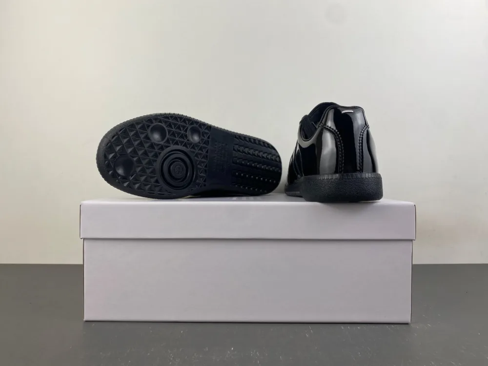 Maison Margiela Replica “Full Black” — photo 7 of 17