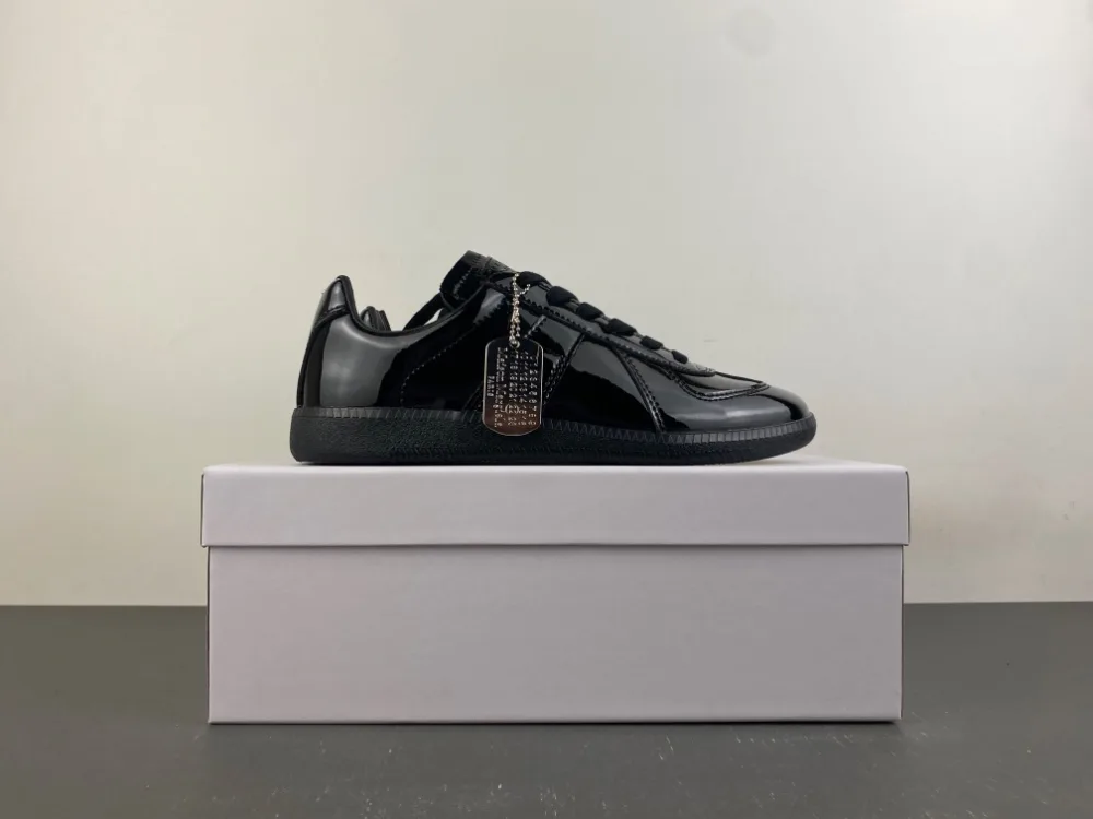 Maison Margiela Replica “Full Black” — photo 8 of 17