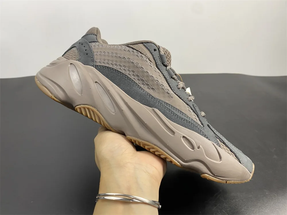 Adidas Yeezy Boost 700v2 Q X4 “Brown” — photo 14 of 19