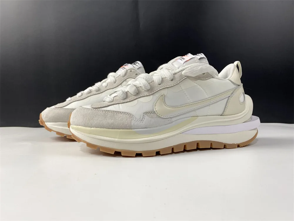 Nike Sacai x Vaporwaffle White “Full White” — photo 3 of 19