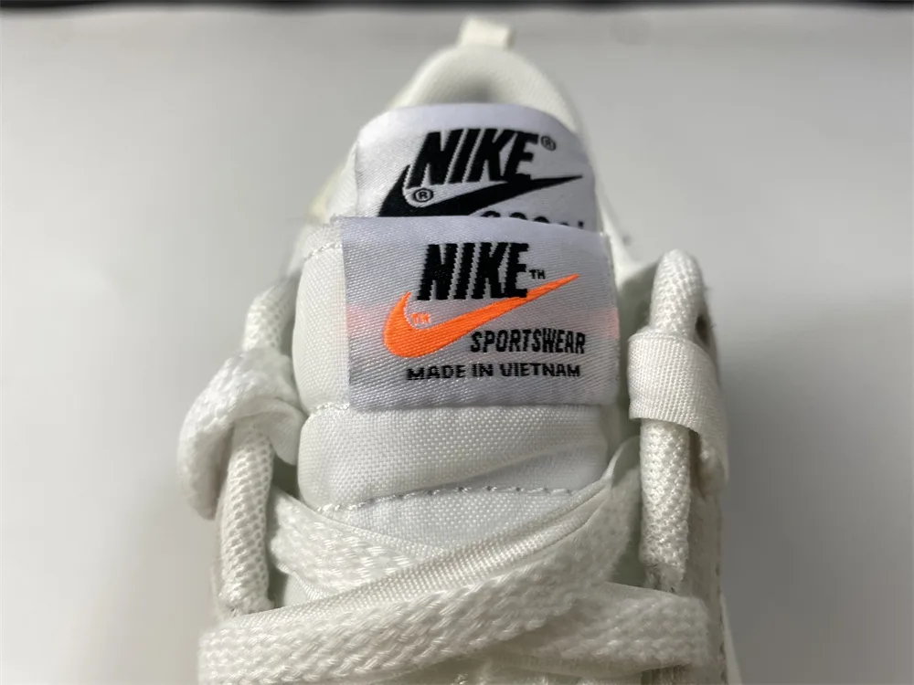 Nike Sacai x Vaporwaffle White “Full White” — photo 10 of 19