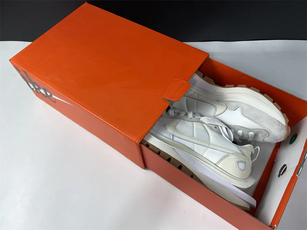 Nike Sacai x Vaporwaffle White “Full White” — photo 19 of 19