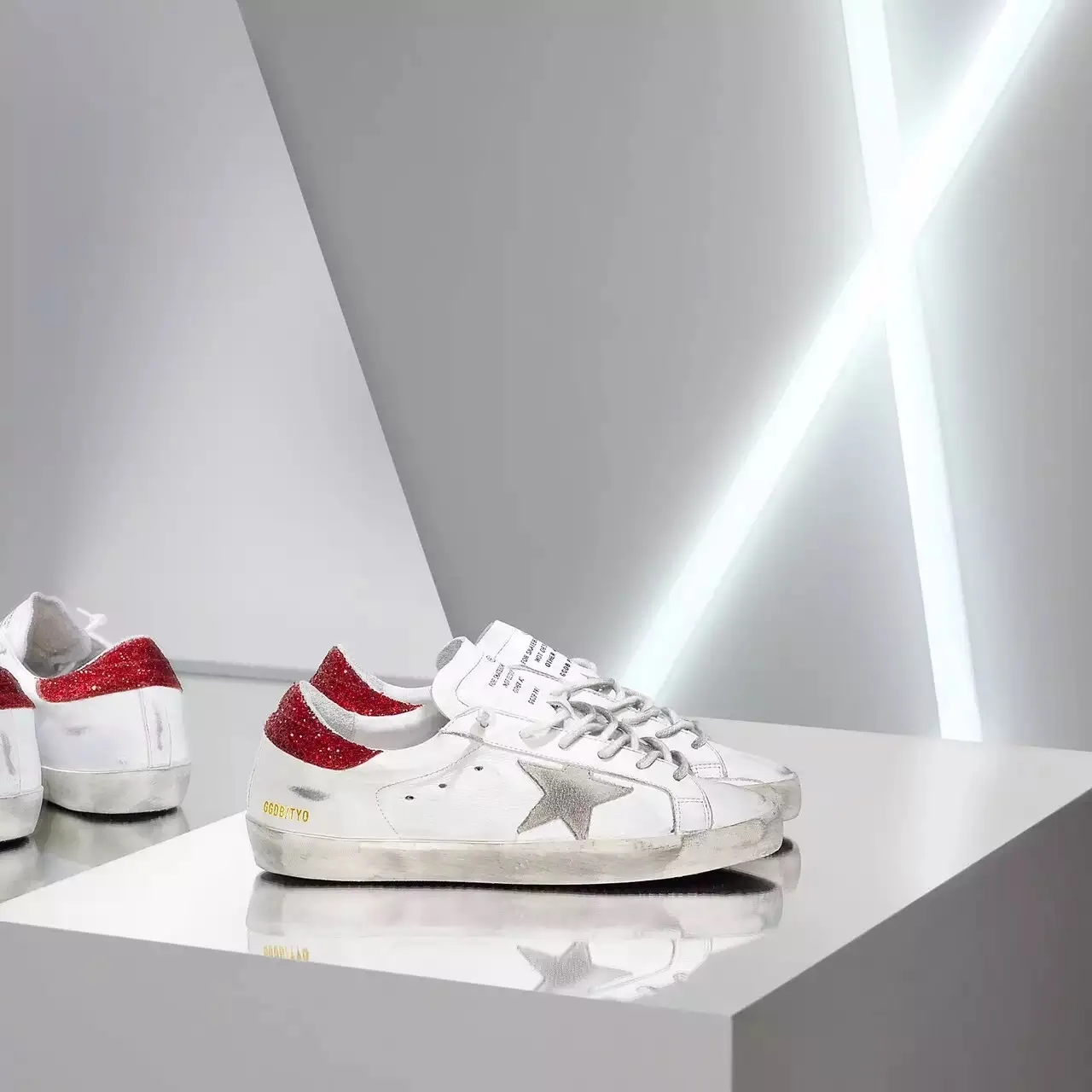Golden Goose Ggdb亮片红底 — photo 1 of 1