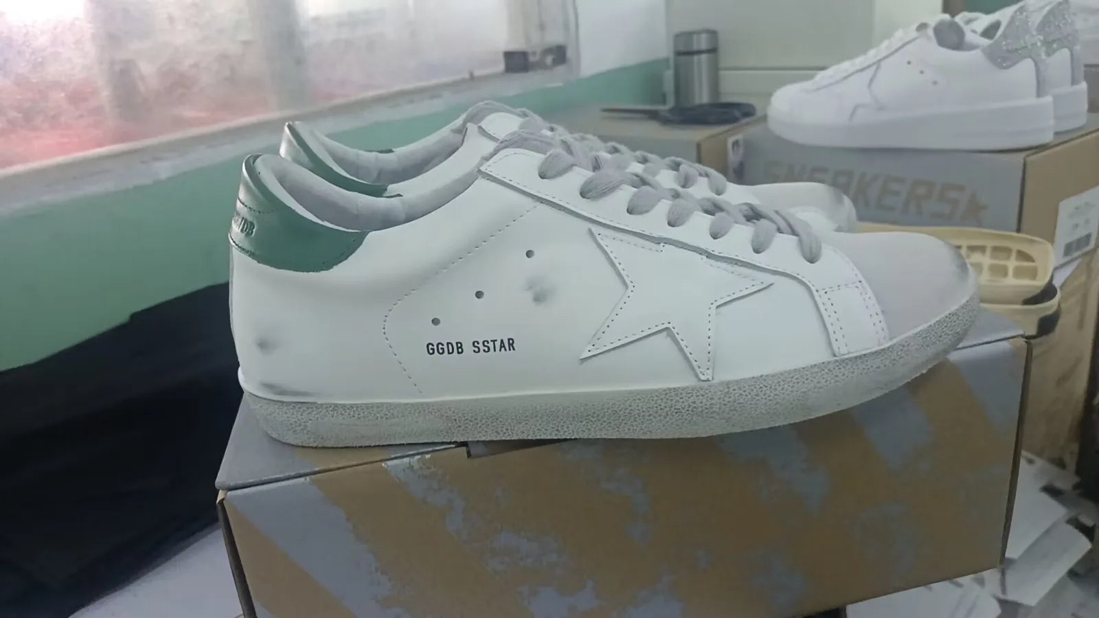 Golden Goose Ggdb真皮做旧休闲星星凸运动韩版 — photo 2 of 8