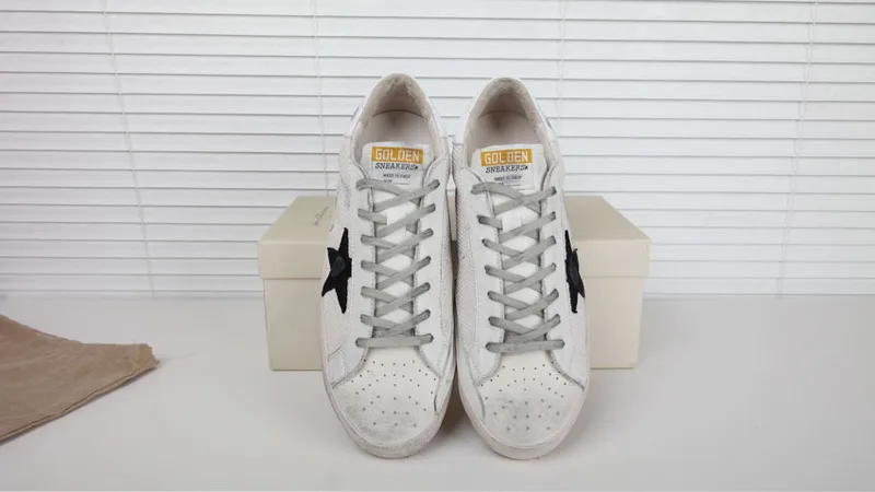 Golden Goose Golden Goose Grey Cord 韩国热卖爆款 明星最爱穿 纯手工 高级定制 情侣款 “Grey Gold” — photo 9 of 10
