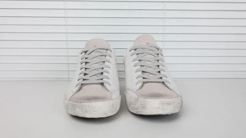Golden Goose Golden Goose White Green 韩国热卖爆款 明星最爱穿 纯手工 高级定制 情 “White Gold” — photo 4 of 8