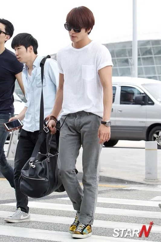 Golden Goose Golden Goose Golden Surf 韩国热卖 纯手工高级定制 情侣款休闲鞋 34- “Gold” — photo 2 of 9