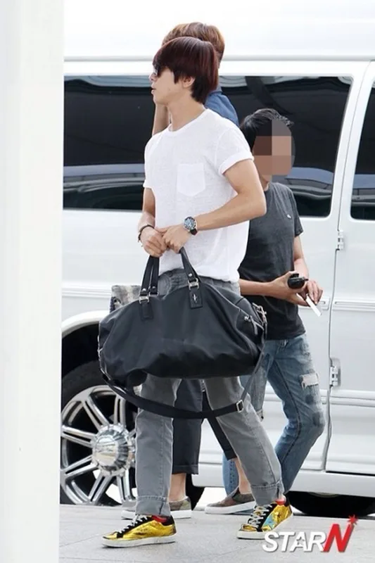 Golden Goose Golden Goose Golden Surf 韩国热卖 纯手工高级定制 情侣款休闲鞋 34- “Gold” — photo 4 of 9