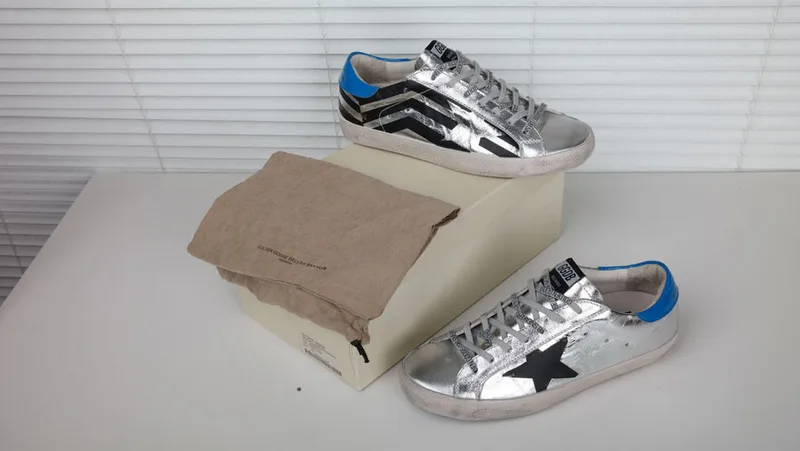 Golden Goose Golden Goose Silver Flag 韩国热卖 纯手工高级定制 情侣款休闲鞋 34- “Silver Gold” — photo 2 of 11