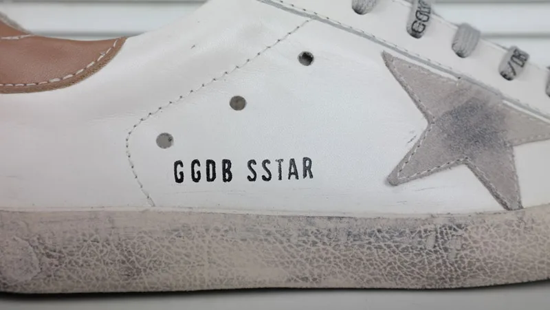 Golden Goose Golden Goose White Beige 韩国热卖爆款 明星最爱穿 纯手工 高级定制 情 “White Gold” — photo 2 of 9