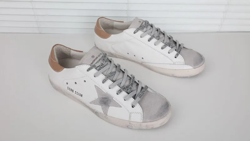 Golden Goose Golden Goose White Beige 韩国热卖爆款 明星最爱穿 纯手工 高级定制 情 “White Gold” — photo 5 of 9