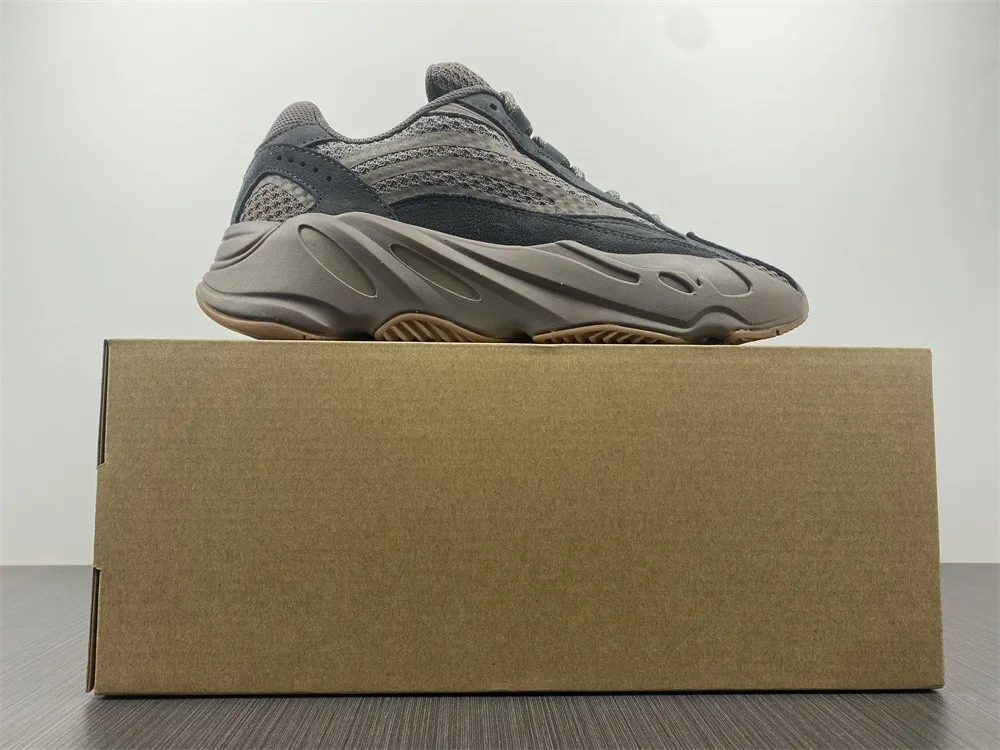 Adidas Yeezy Boost 700v2 “Brown” — photo 4 of 20