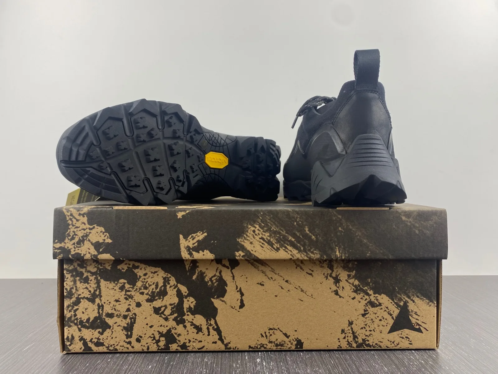 ROA Katharina “Full Black” — photo 14 of 17