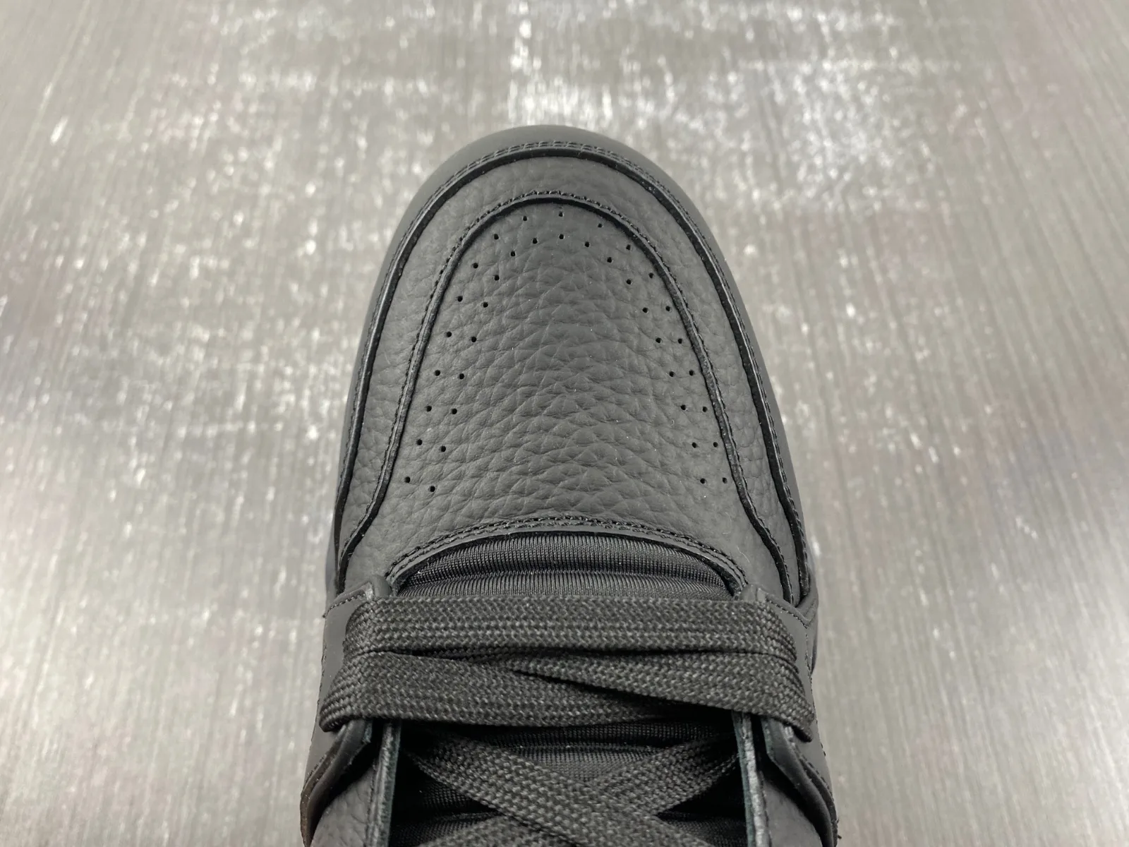 Louis Vuitton Trainer “Black” — photo 2 of 17