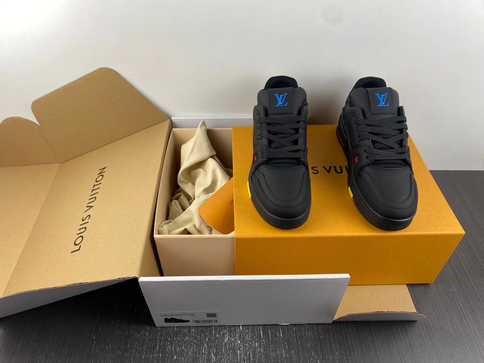 Louis Vuitton Trainer “Black” — photo 16 of 17