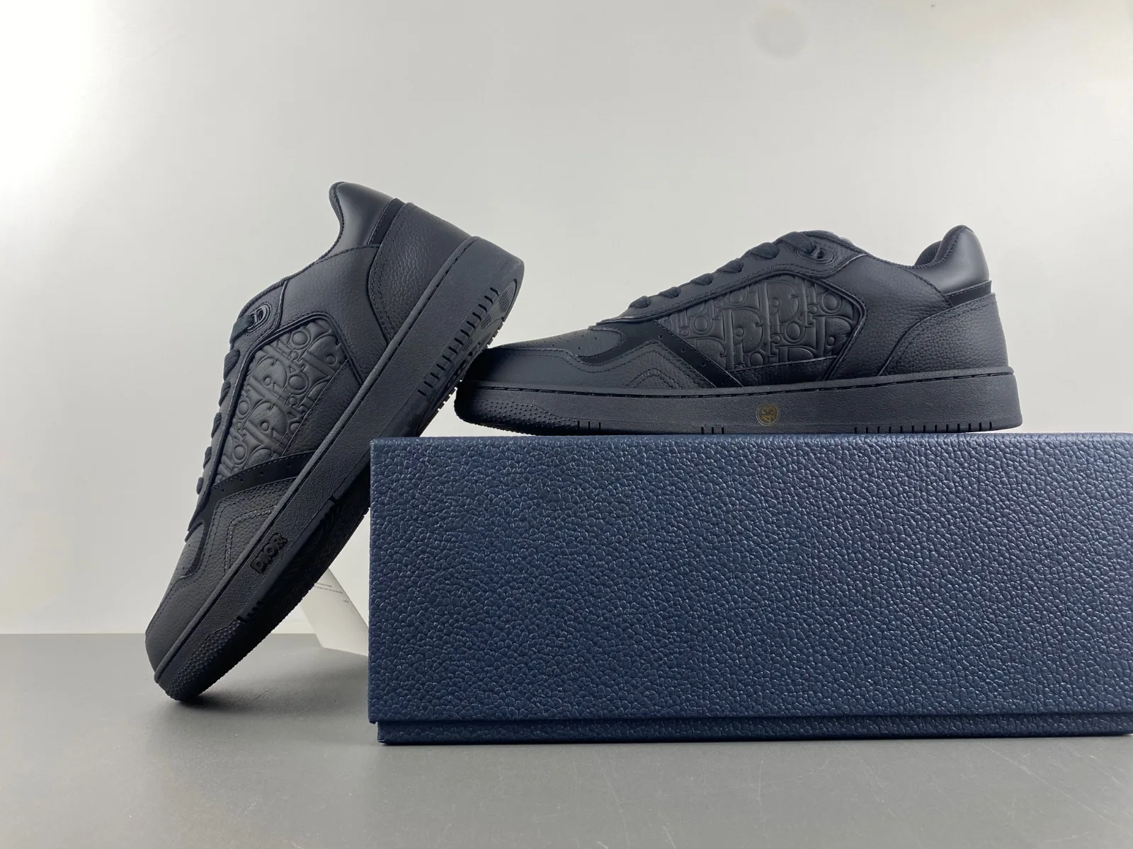 Dior “Full Black” — photo 14 of 17