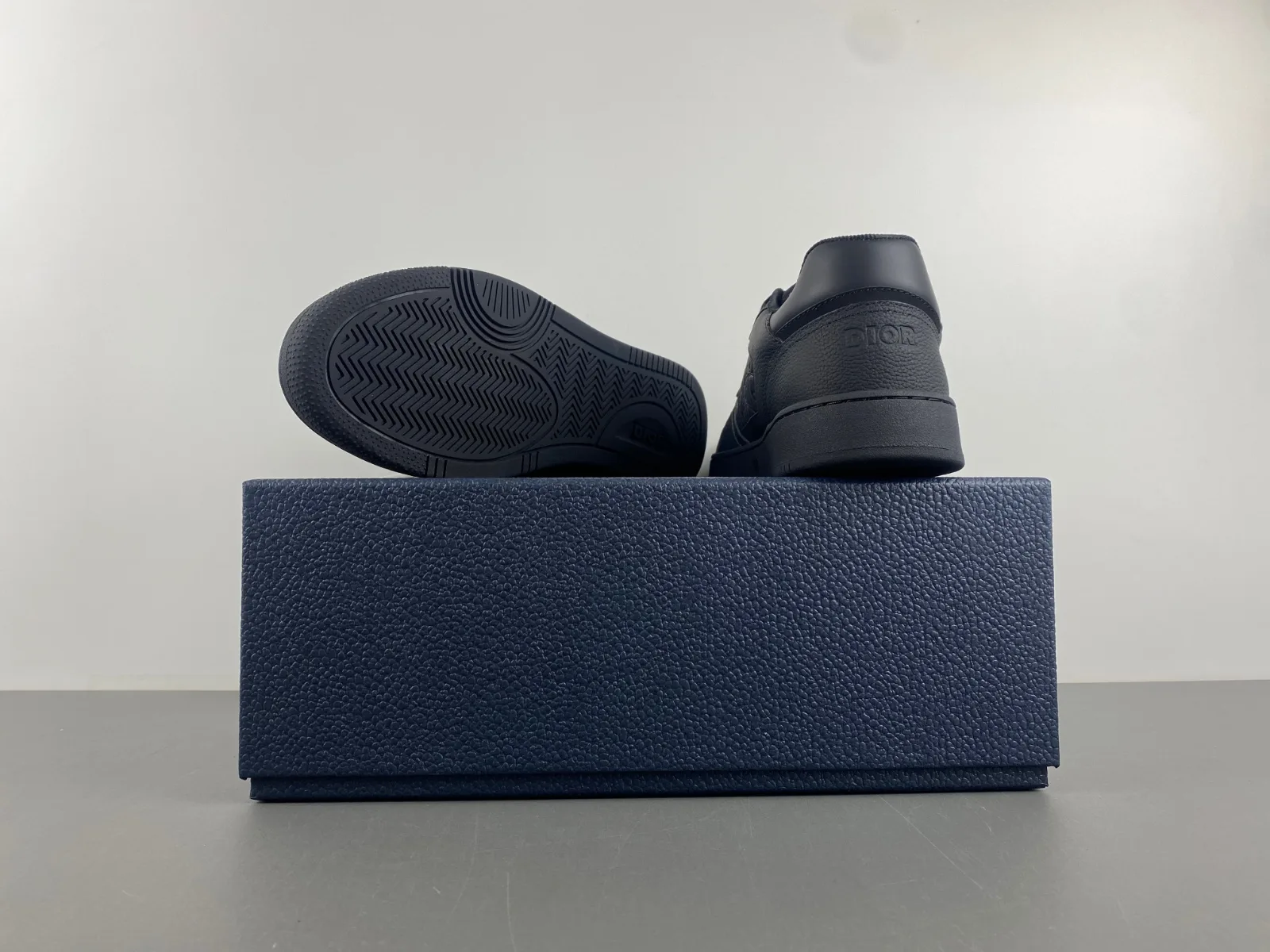Dior “Full Black” — photo 15 of 17