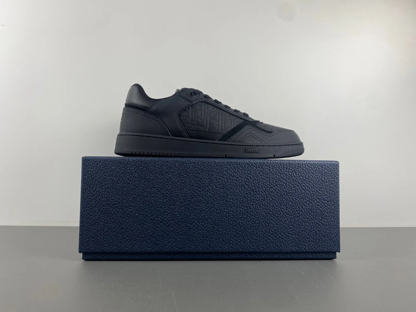 Dior “Full Black” — photo 16 of 17