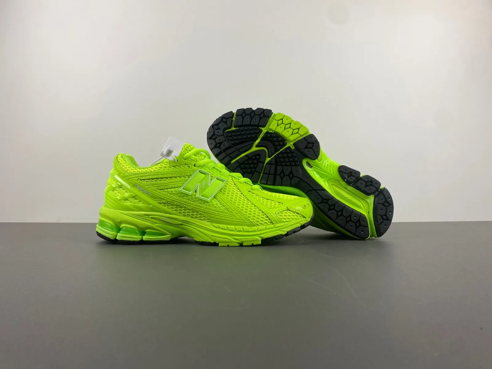 New Balance 1906 “Fluorescent Green” — photo 2 of 17