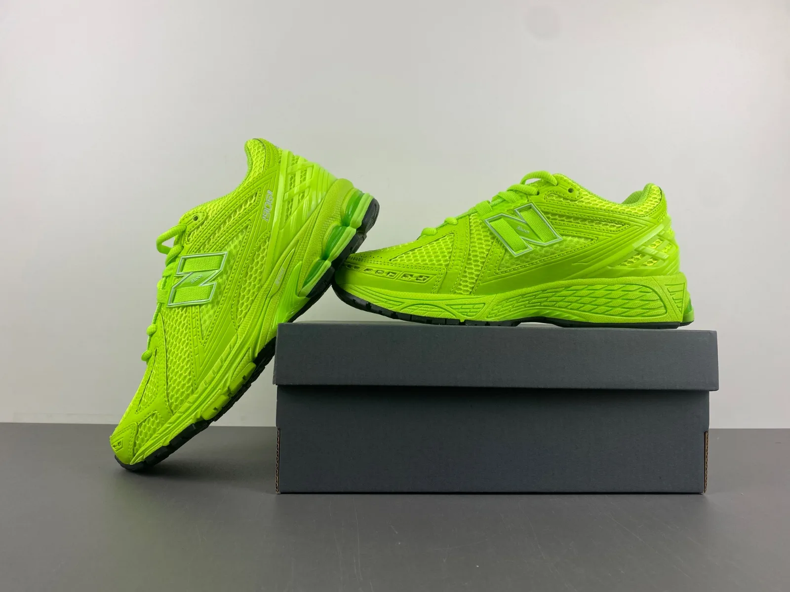 New Balance 1906 “Fluorescent Green” — photo 6 of 17