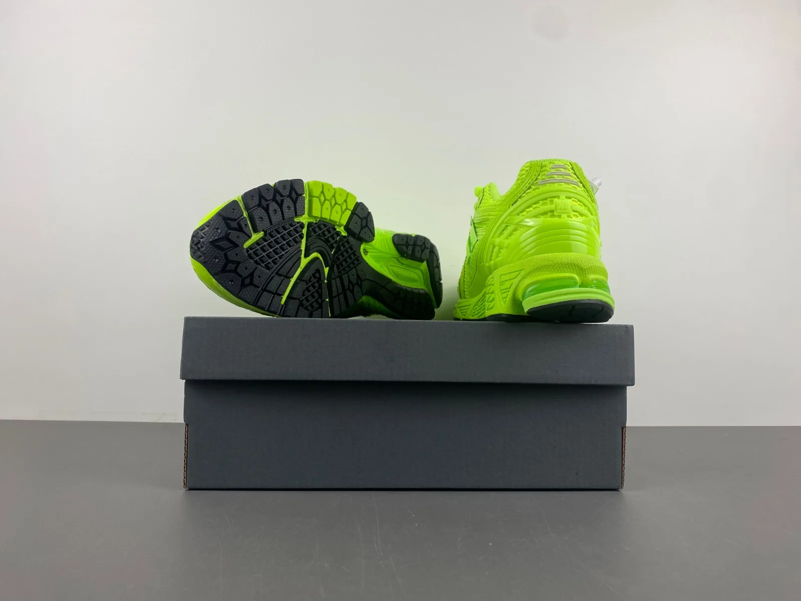 New Balance 1906 “Fluorescent Green” — photo 7 of 17