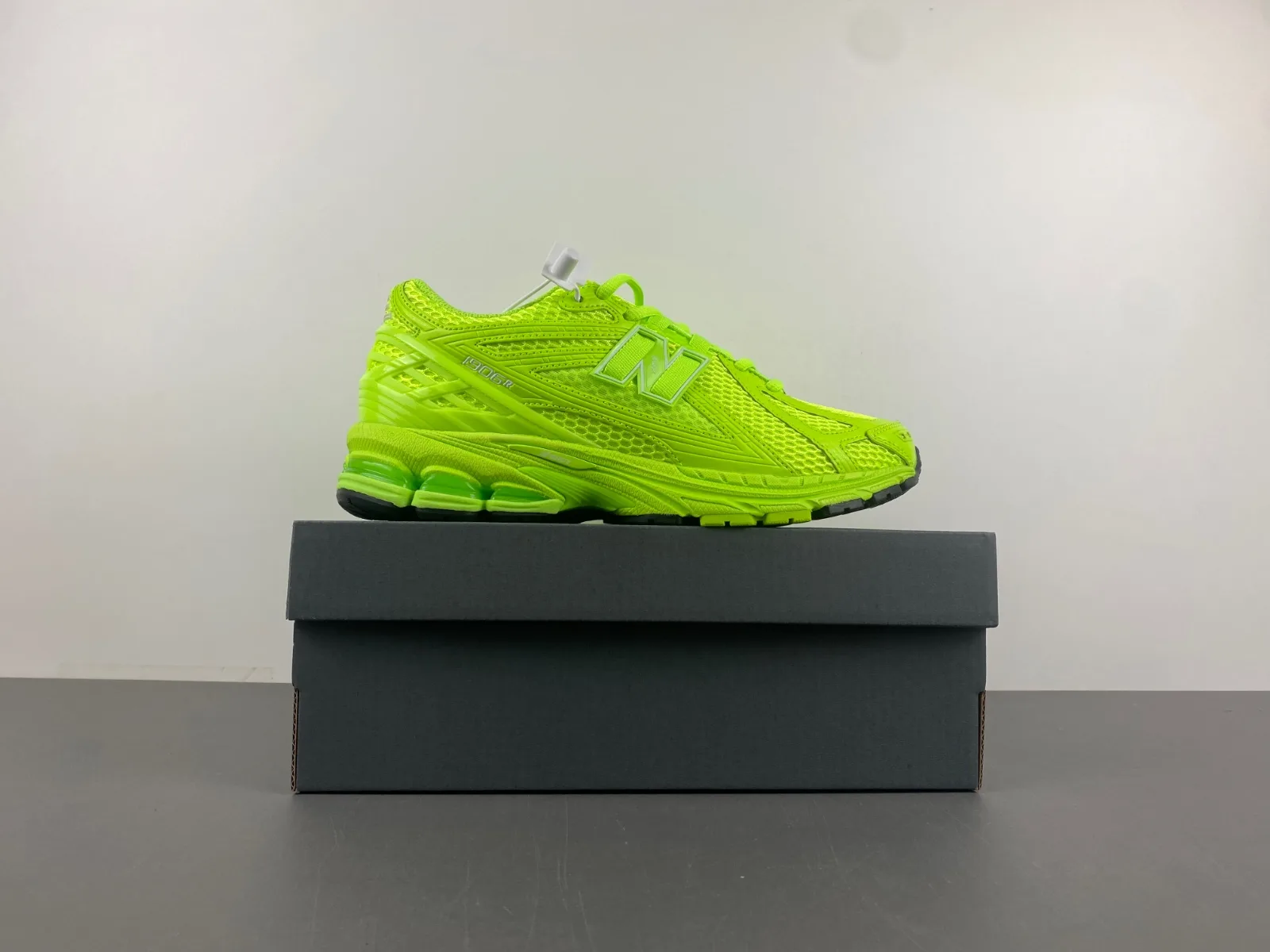 New Balance 1906 “Fluorescent Green” — photo 8 of 17