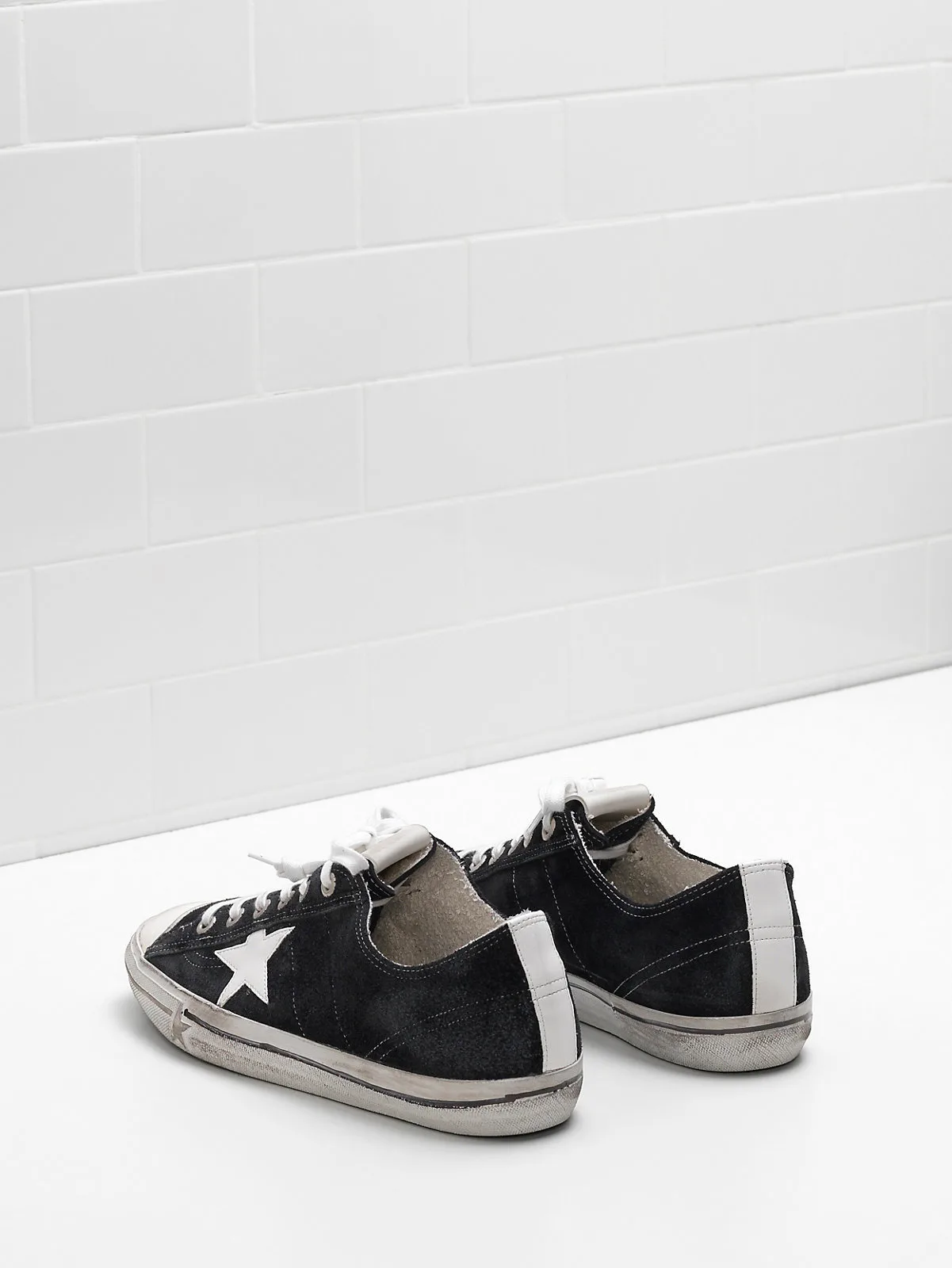 Golden Goose V-star 2 Sneakers G30ms639.l9 Calf Suede Upper S — photo 2 of 4