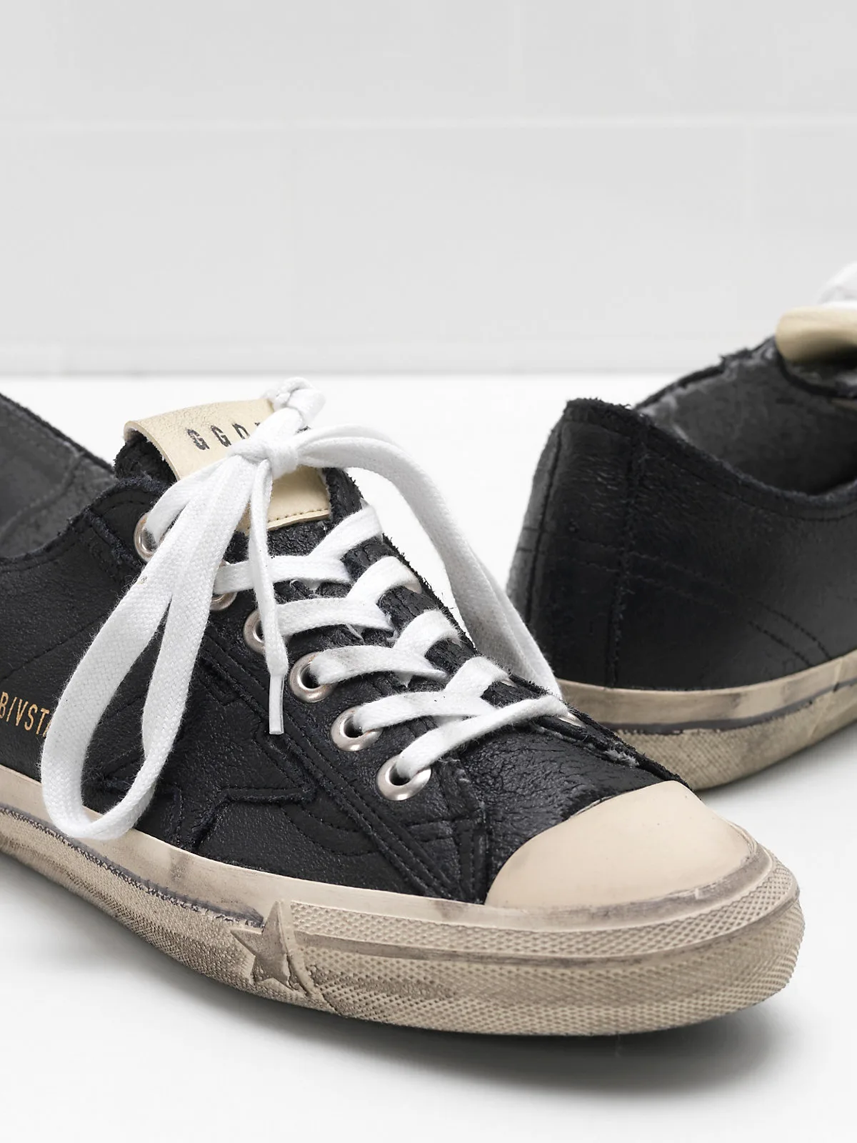 Golden Goose V-star 2 Sneakers G30ws639 — photo 1 of 4