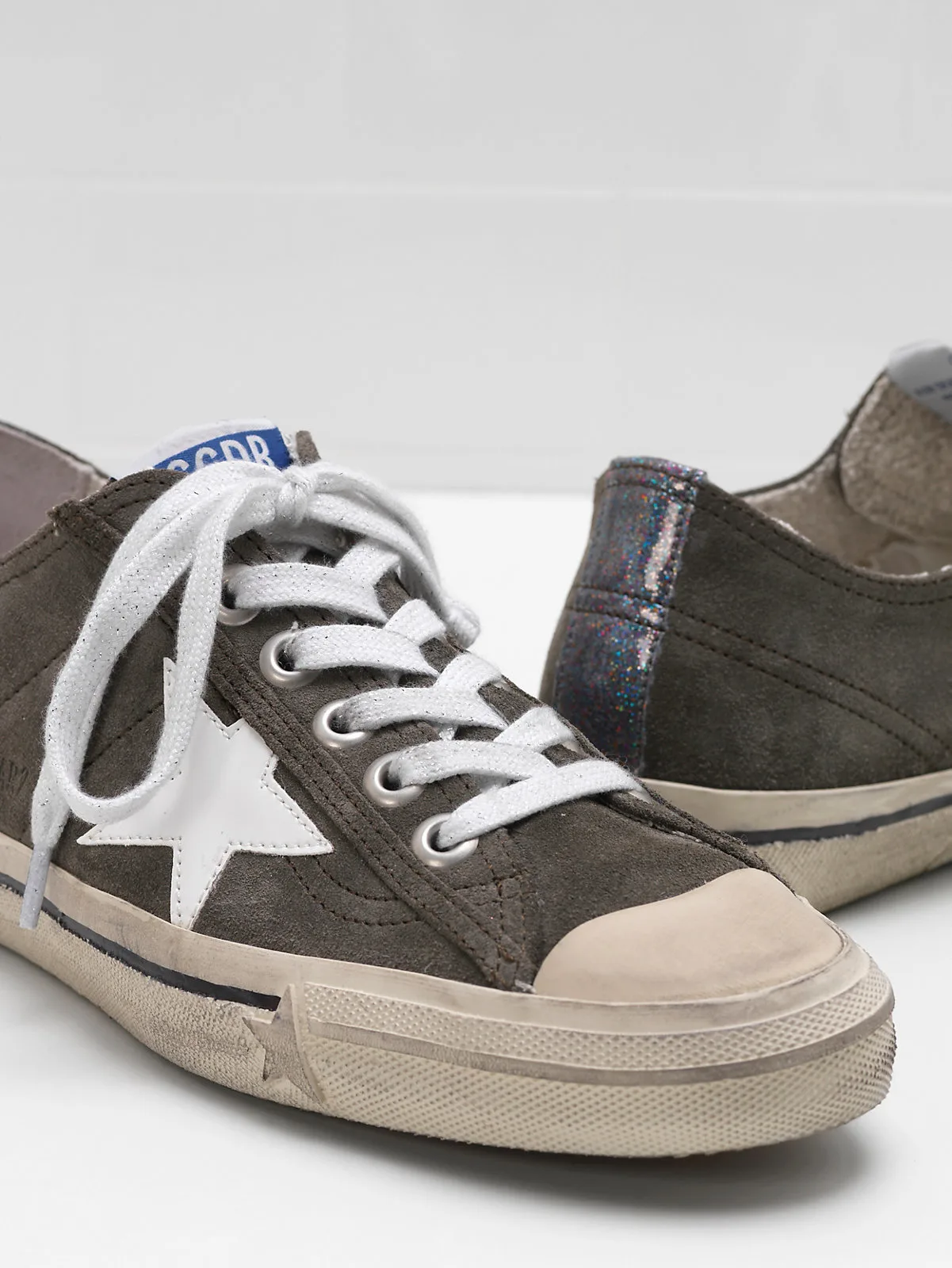 Golden Goose V-star 2 Sneakers G31ws639.n4 Calf Suede Upper S — photo 2 of 5