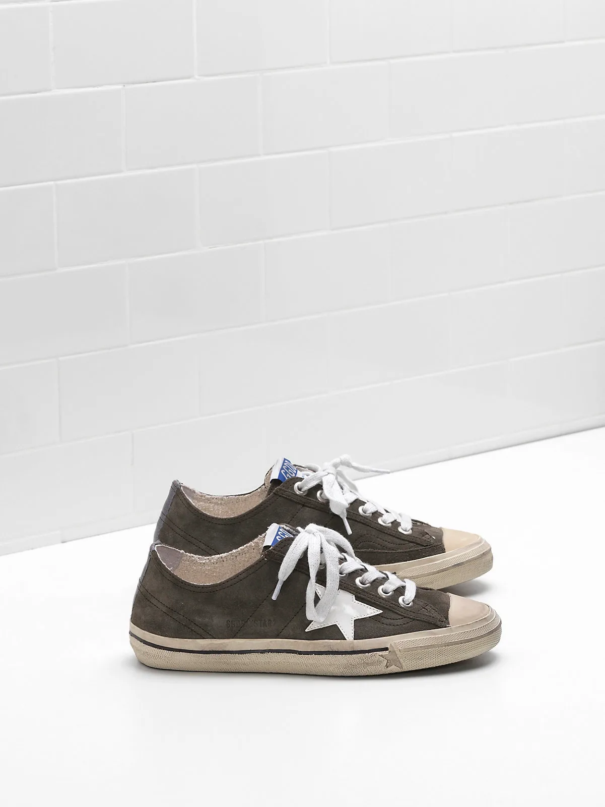 Golden Goose V-star 2 Sneakers G31ws639.n4 Calf Suede Upper S — photo 5 of 5