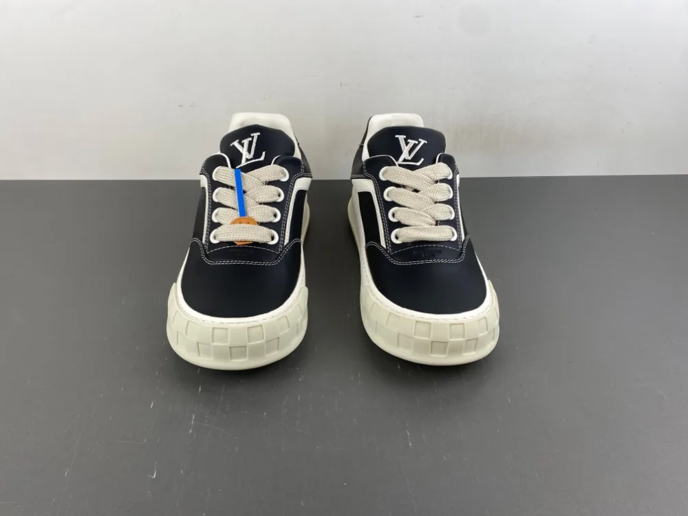 Louis Vuitton Trainer Sneaker Low “Black White” — photo 4 of 17