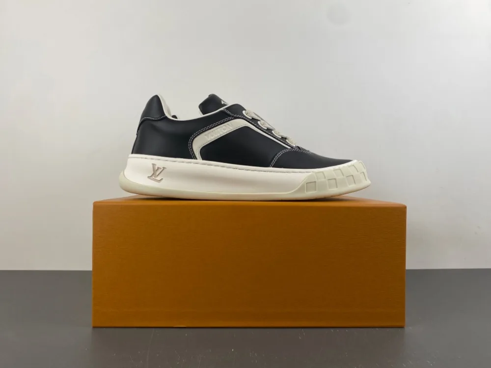 Louis Vuitton Trainer Sneaker Low “Black White” — photo 10 of 17